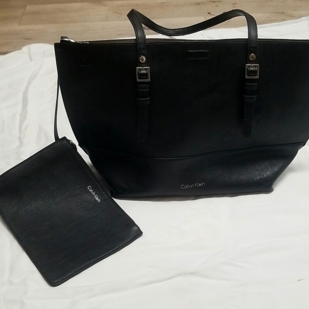 Calvin Klein Sonoma BlackTotebag with a pouch